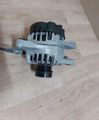 Toyota Yaris Generator/alternator 270600Y270