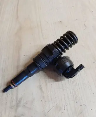 Volkswagen Sharan Fuel injector 038130073AK