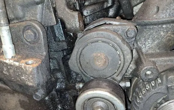 Honda FR-V Generator/alternator belt tensioner