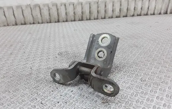 Nissan Primera Front door upper hinge