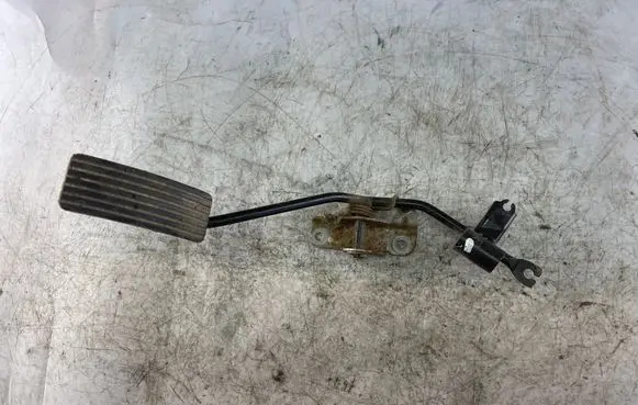Mitsubishi Pajero Sport I Accelerator throttle pedal
