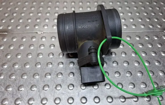 Volkswagen Polo IV 9N3 Mass air flow meter S27705834 038906461B 028002531