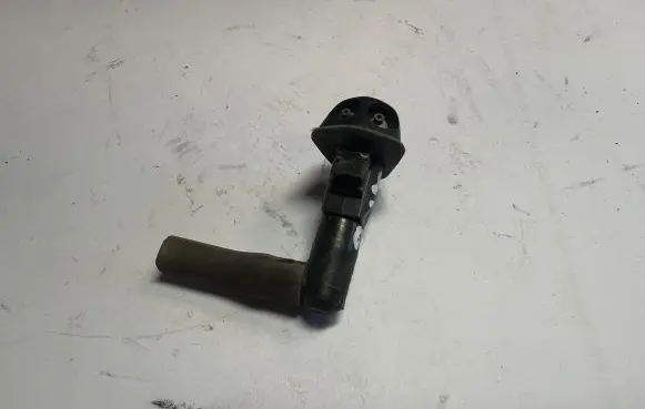 Windshield washer spray nozzle