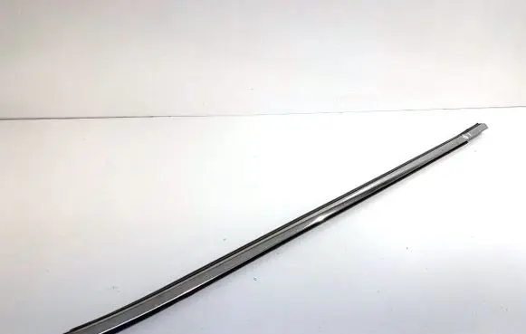 Nissan Qashqai Front door windshield rail