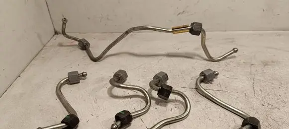 Ford Kuga II Fuel injector supply line/pipe 