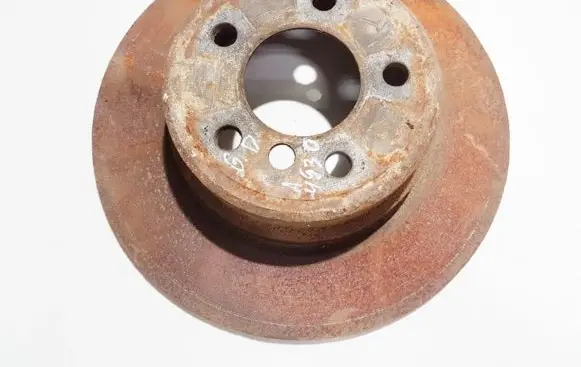 BMW X5 E53 Rear brake disc neventiliuojamas