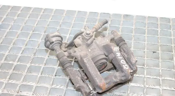 Opel Zafira C Rear brake caliper