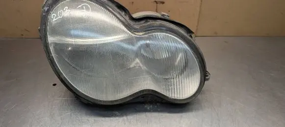Mercedes-Benz C W203 Headlight/headlamp A2038200261