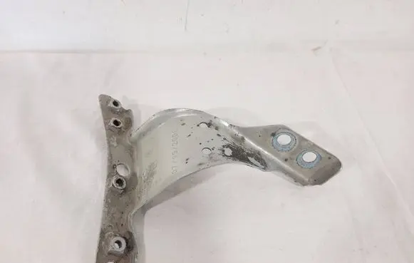 Audi A4 S4 B7 8E 8H Fender mounting bracket 8E0821136A