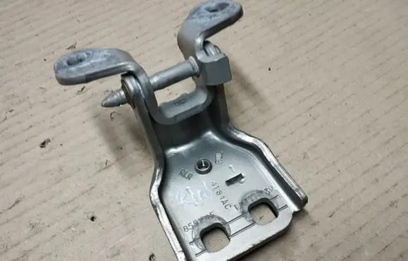 Chrysler Pacifica Rear door lower hinge