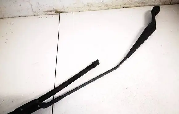 Volvo XC70 Front wiper blade arm 30796036