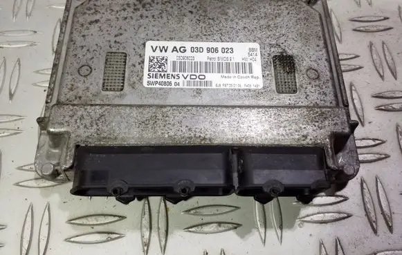 Skoda Fabia Mk2 (5J) Engine control unit/module 03D906023 5WP4080604