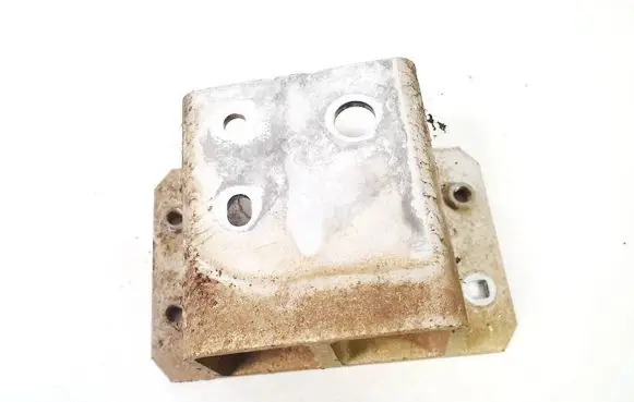 Toyota RAV 4 (XA30) Front bumper mounting bracket