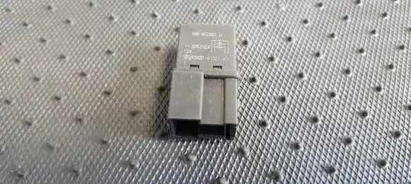 Volvo S40, V40 Other relay MB953382 A1001-X7