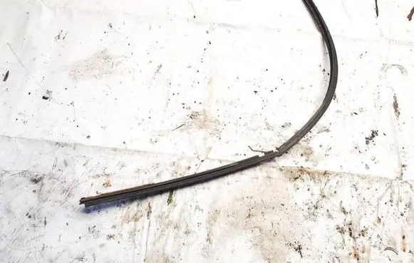 Toyota RAV 4 (XA30) Front door glass trim molding 
