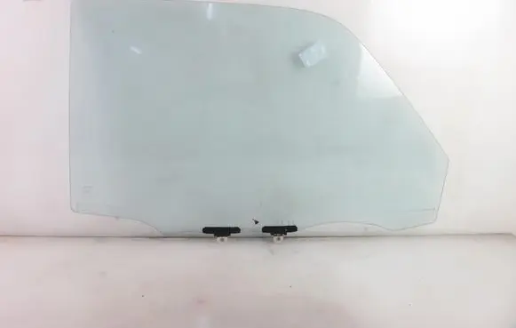 Toyota RAV 4 (XA10) Front door window glass four-door 