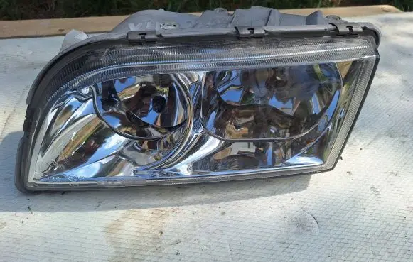 Volvo S40, V40 Headlight/headlamp 30899683