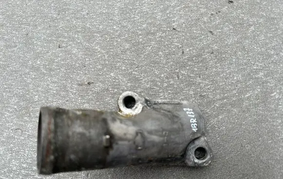 Engine coolant pipe/hose