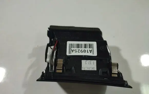 Skoda Superb B6 (3T) Dash center air vent grill 