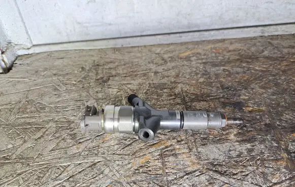 Subaru Forester SH Fuel injector 16613AA020 12K03313