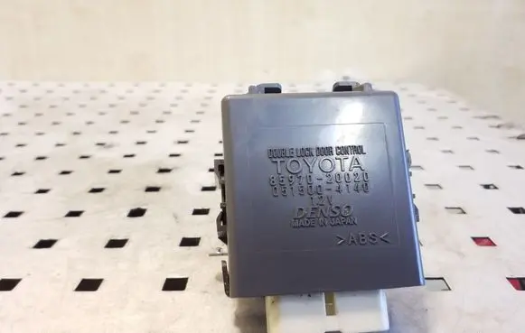 Toyota Avensis T270 Door control unit/module 8597020020