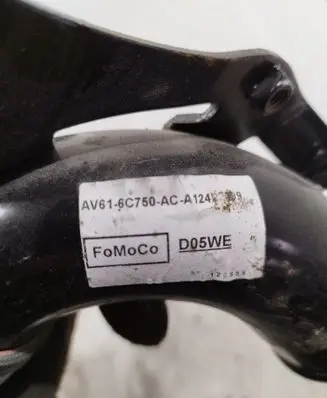 Ford Focus Air intake hose/pipe AV616C750AC
