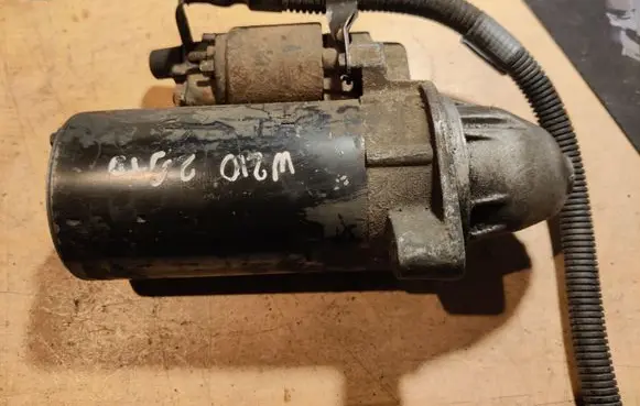 Mercedes-Benz E W210 Starter motor 0001109014 0041519201
