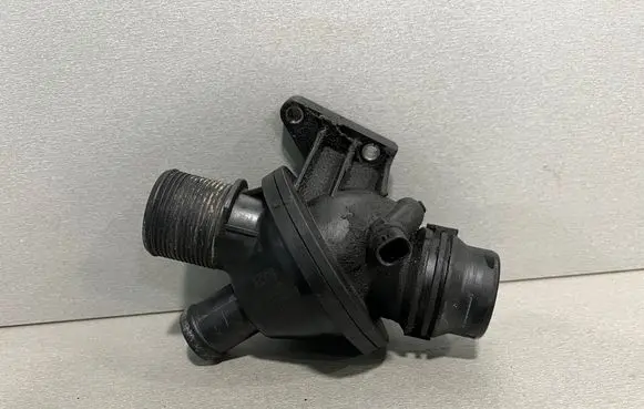 BMW 4 F32 F33 Thermostat/thermostat housing 10106811 6601544