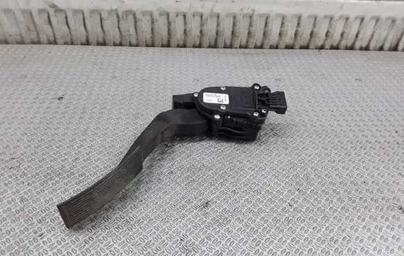 Nissan Navara D40 Accelerator throttle pedal 18002EA000