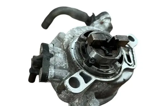 Ford Focus Vacuum pump 9804021880