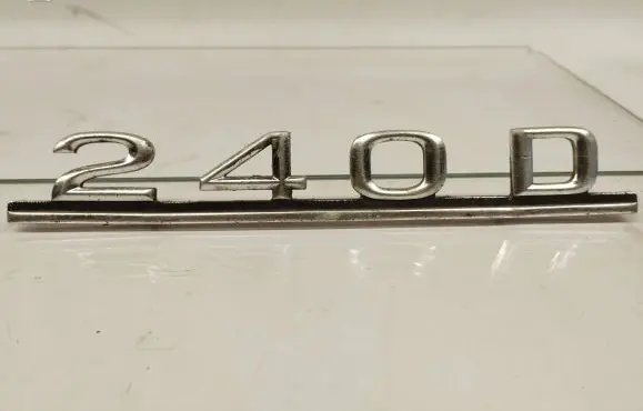 Mercedes-Benz W123 Manufacturers badge/model letters 1238170515