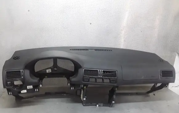 Volkswagen Jetta IV Dashboard 1J1857001