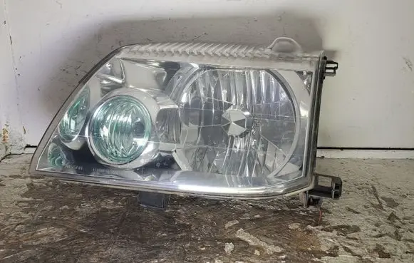 Nissan X-Trail T30 Headlight/headlamp