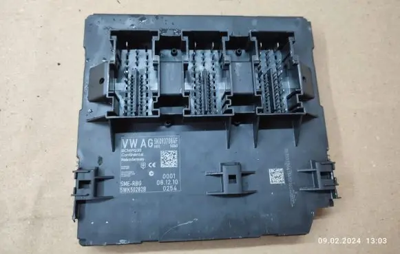 Volkswagen Tiguan Comfort/convenience module 5K0937084F
