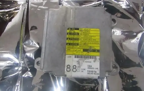 Toyota Avensis T250 Airbag control unit/module 8917005160 89170-05160