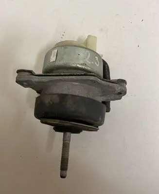 Ford Mustang VI Engine mount bracket
