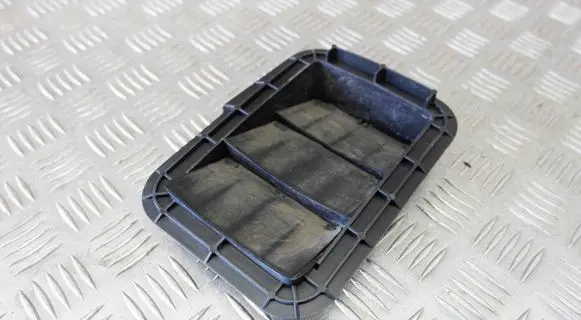 Toyota Prius+ (ZVW40) Quarter panel pressure vent 6294042010 6294016060 6294010020