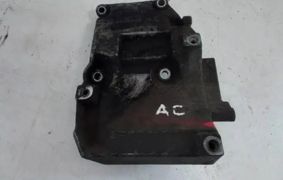 Volkswagen PASSAT B5 A/C compressor mount bracket 038260885C