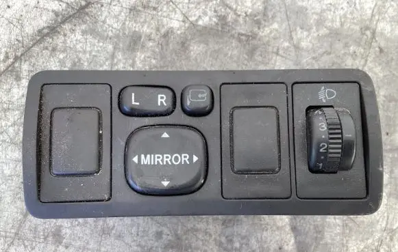 Toyota Avensis T250 Wing mirror switch 183575