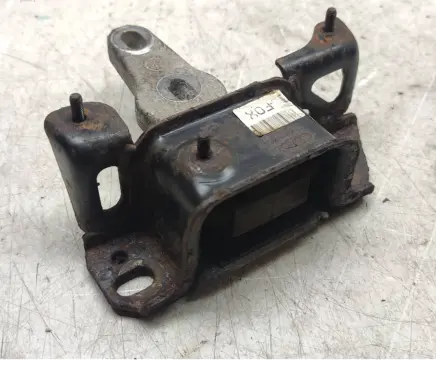 Ford Fiesta Engine mount bracket 8V517M121 AV597M12