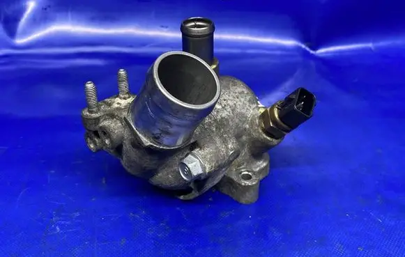 KIA Sportage Thermostat housing 