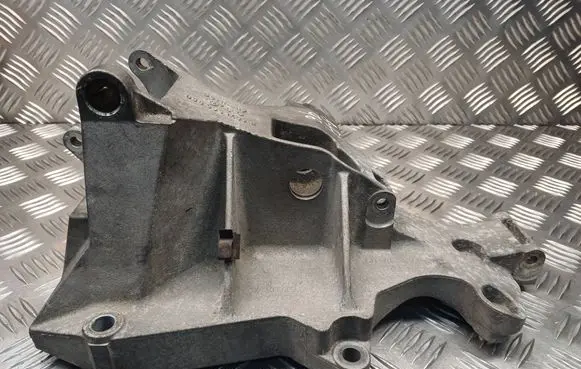 Volkswagen PASSAT B5.5 Generator/alternator bracket 038903143AE