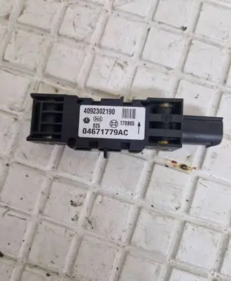 Jeep Grand Cherokee (WK) Airbag deployment crash/impact sensor 04671779AC 170905 4092302190