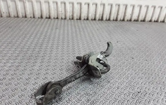 Opel Meriva A Front door check strap stopper