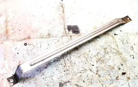 Fuel tank mounting bracket