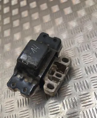 Volkswagen Touran I Engine mount bracket