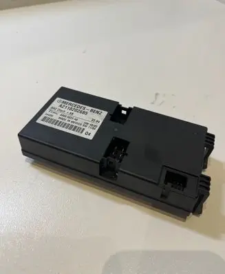 Mercedes-Benz E W211 Seat control module A2118202685 00005822A8