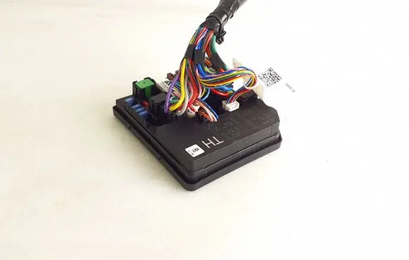 Nissan Juke I F15 Fuse module 284B71TX2A 50Y311F04