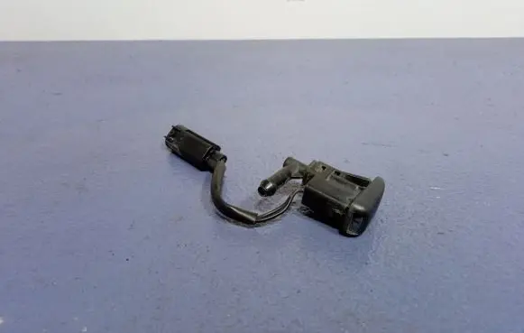 Windshield washer spray nozzle