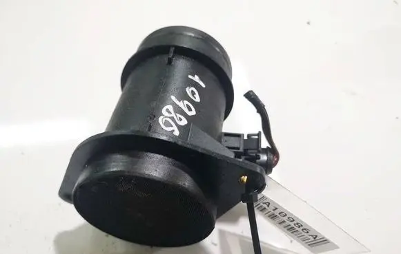 Volkswagen PASSAT B4 Mass air flow meter 71822101